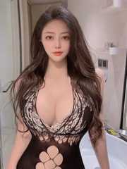 傲人双峰巨乳少妇