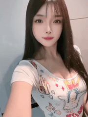 妹子胸脯饱满