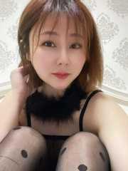 短发美女雯雯